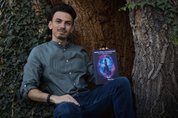 Cum abordează „Drumul spre o altă dimensiune" de Bradu Mihai Dan tema presiunii de grup