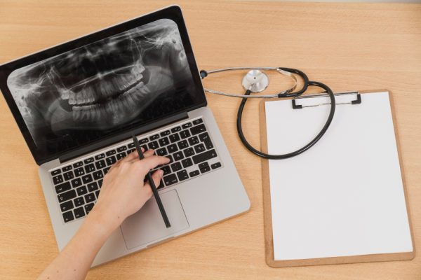 Ce câștigă un cabinet stomatologic când lucrează online cu laboratorul dentar