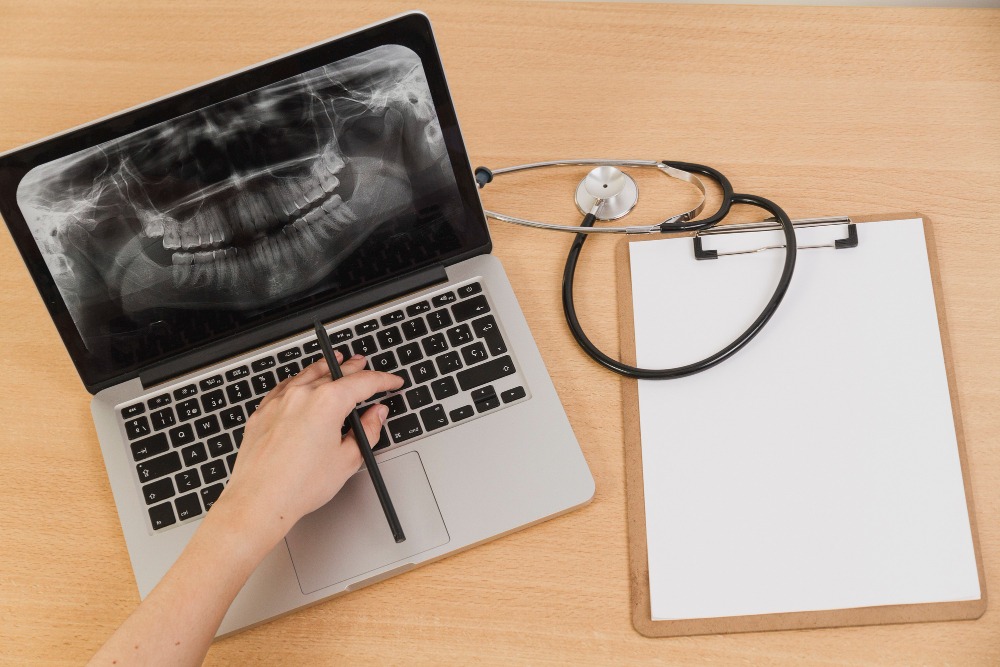 Ce câștigă un cabinet stomatologic când lucrează online cu laboratorul dentar